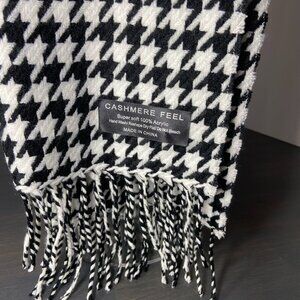 Black & White Houndstooth “Cashmere Feel” Scarf – Soft Acrylic – Fringe Edge